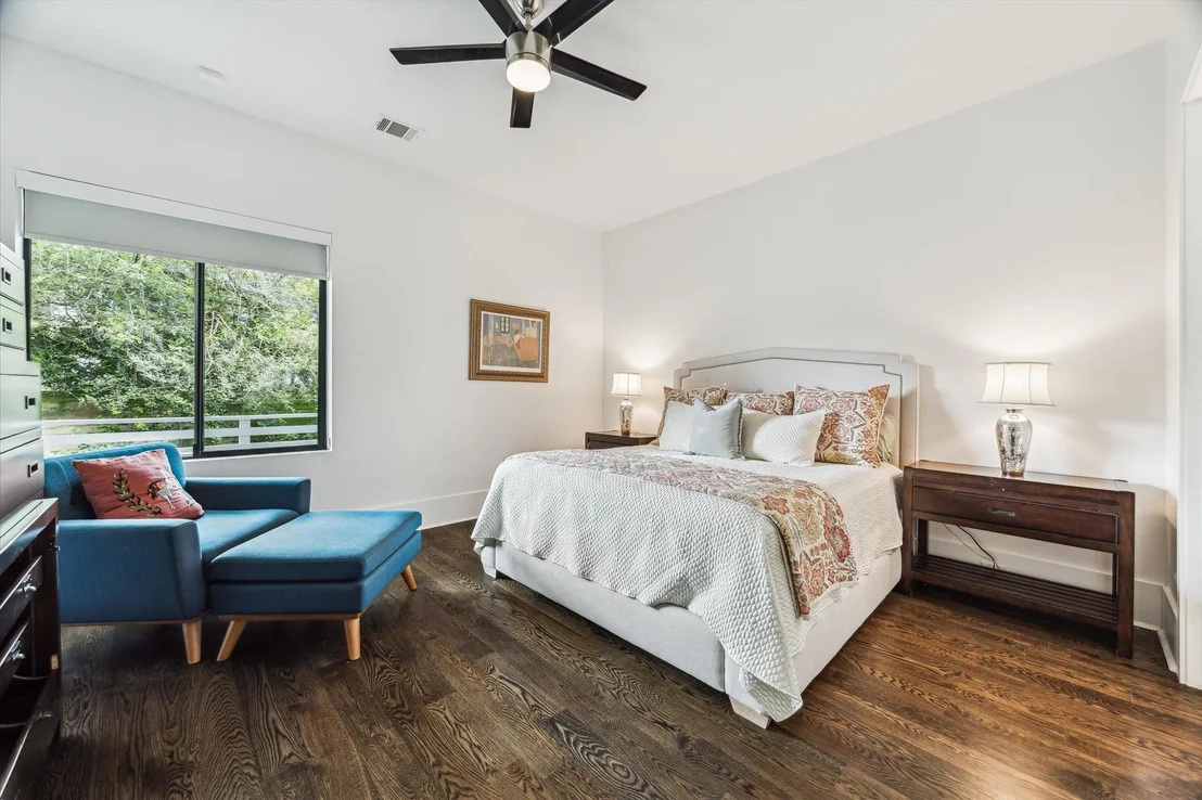 Photo of 1010 Waltway Drive