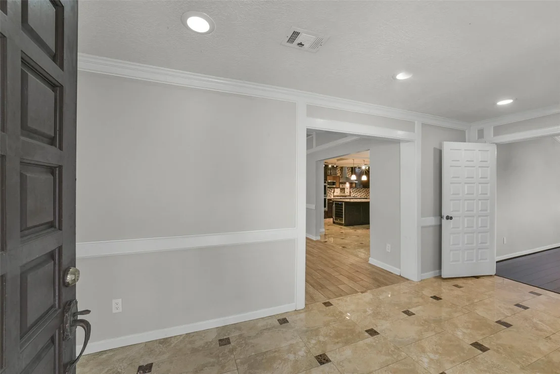 Photo of 5147 Beechnut Street