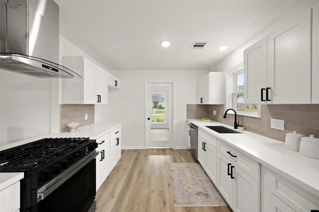 Photo of 518 Whitecap Drive