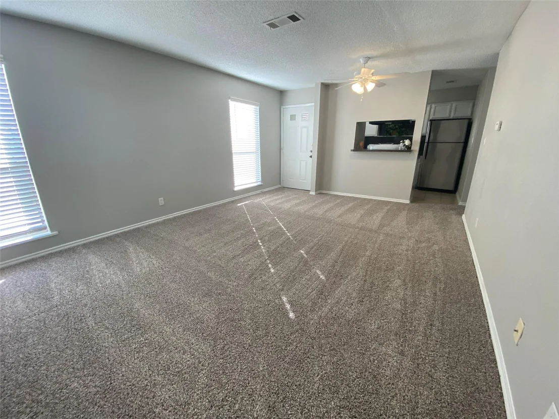 Photo of Unit 274 at 2501 Gulf Freeway
