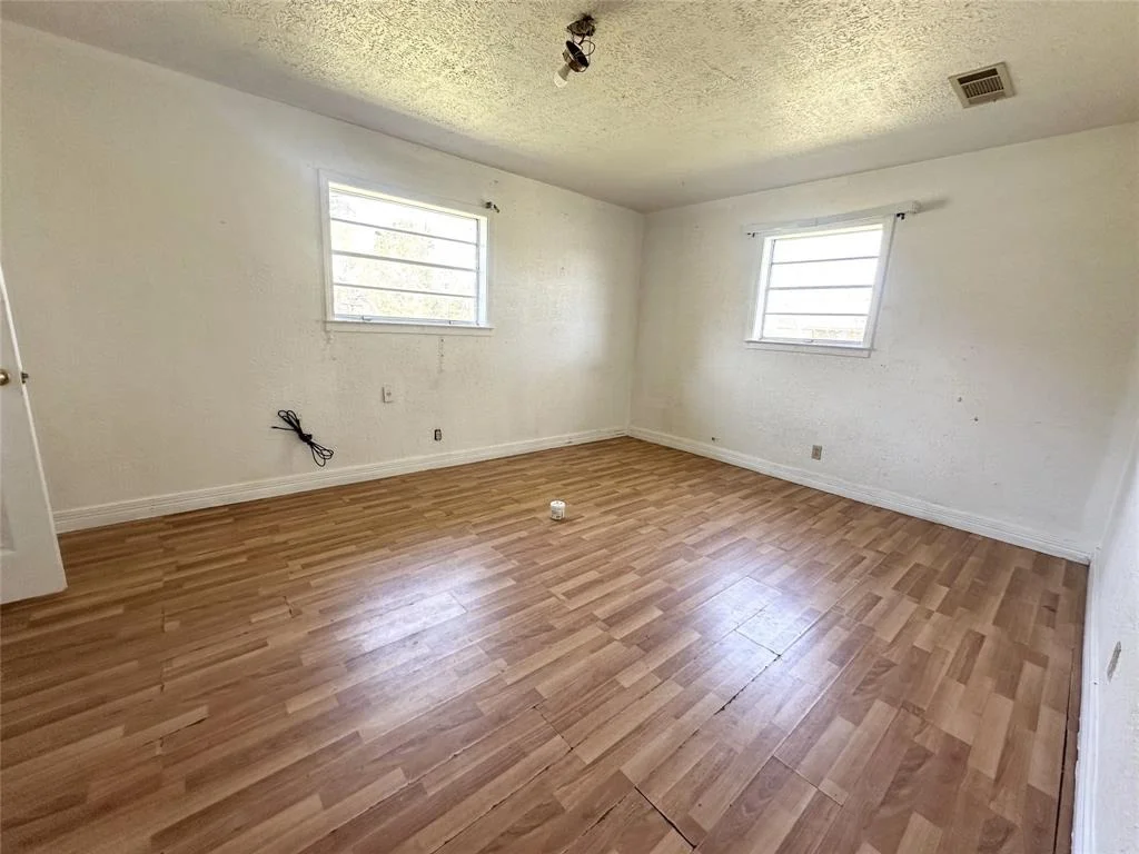 Photo of 1045 Cook Road