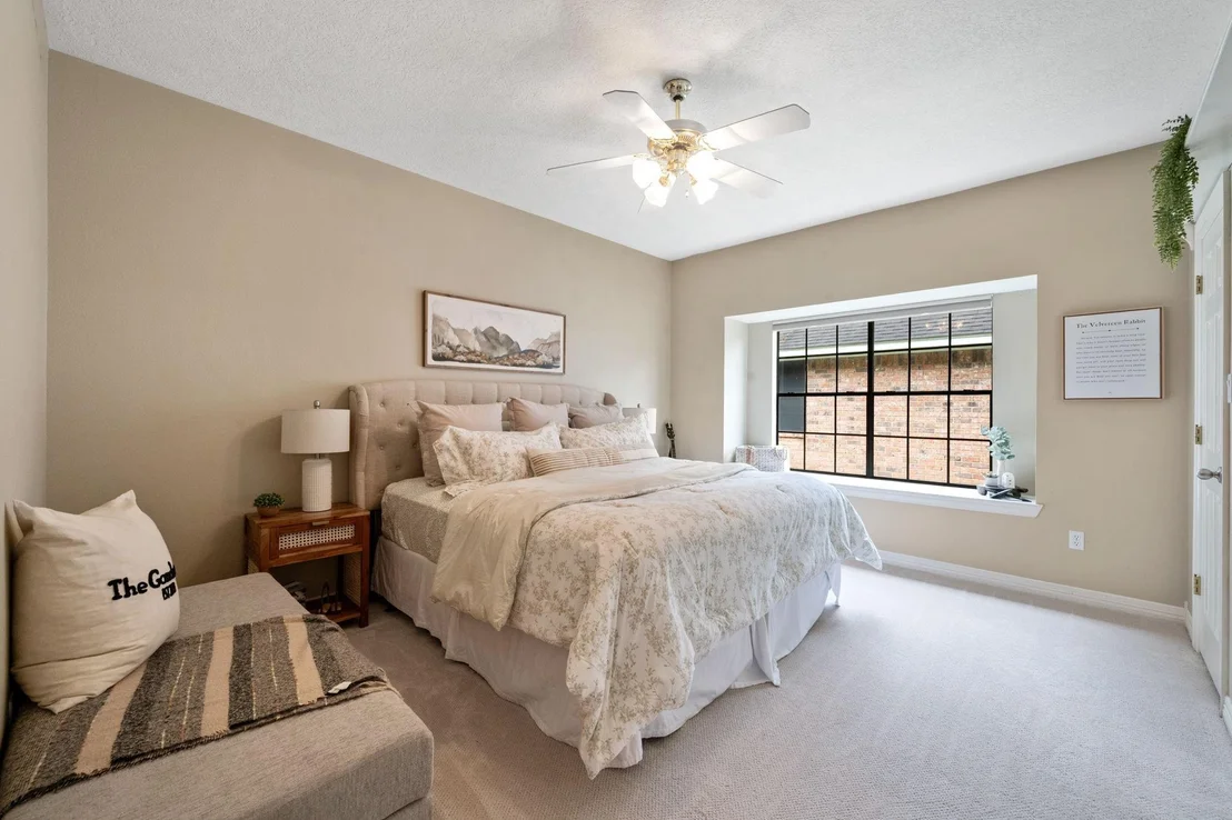 Photo of 302 River Oaks Drive