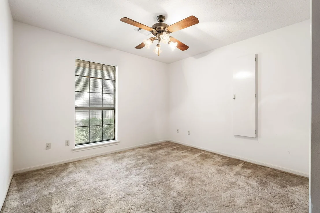 Photo of 105 Greenbriar Drive
