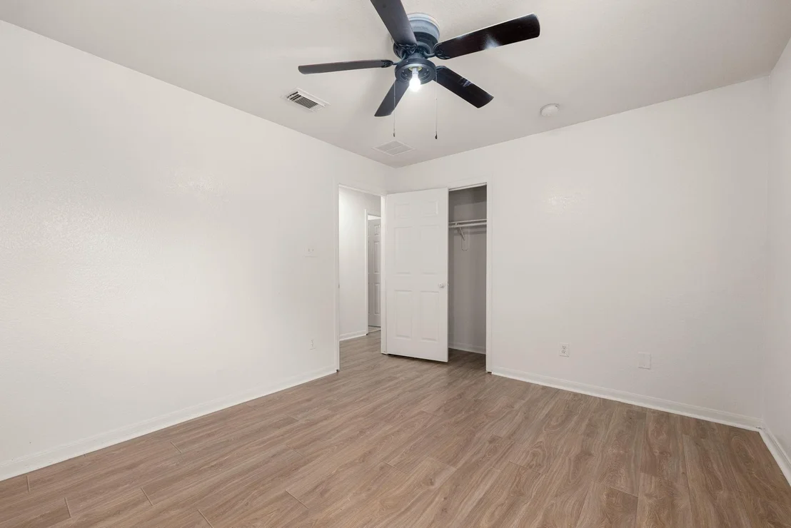 Photo of 17739 Barton Point Lane