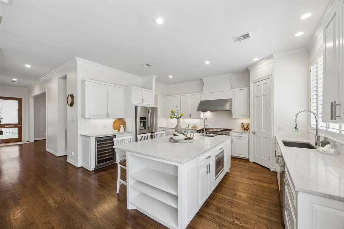 Photo of 4111 Sunset Boulevard