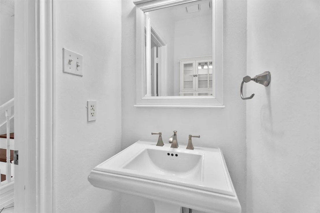 Photo of 7635 Ameswood Road