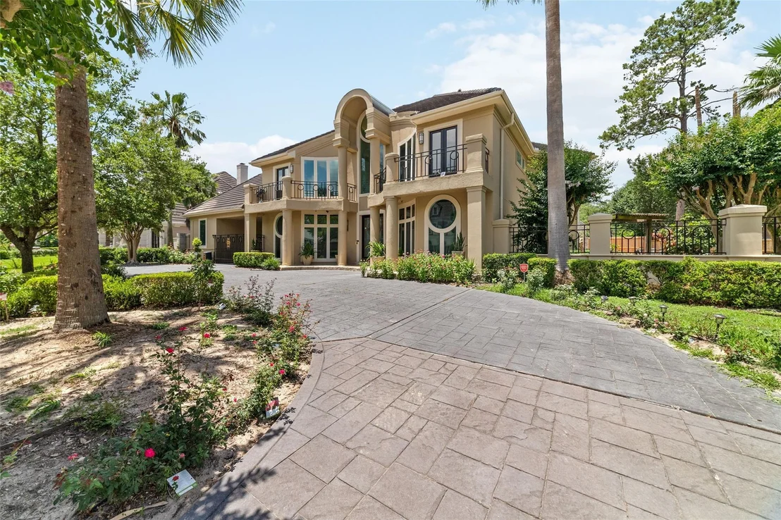 Photo of 2814 Cedar Woods Place
