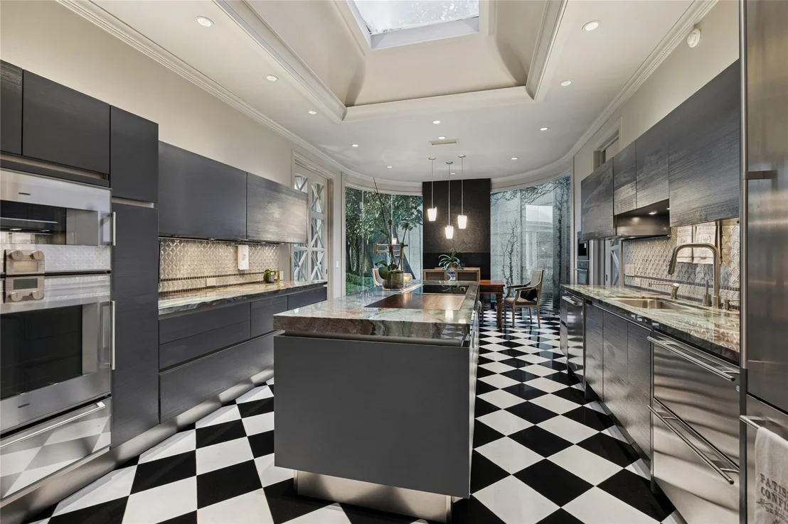 Photo of 20 Sunset Boulevard