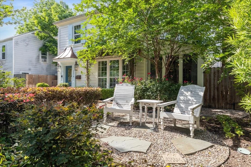 Photo of 2618 Sunset Boulevard