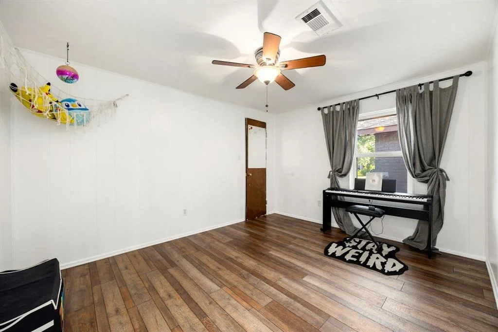 Photo of 33180 Wright Road