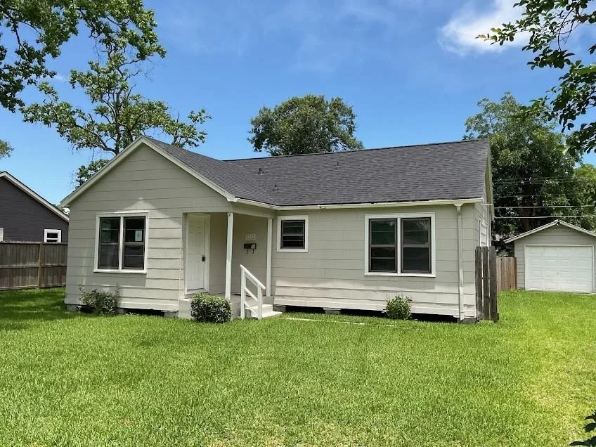 Photo of 2302 Oaklawn Drive