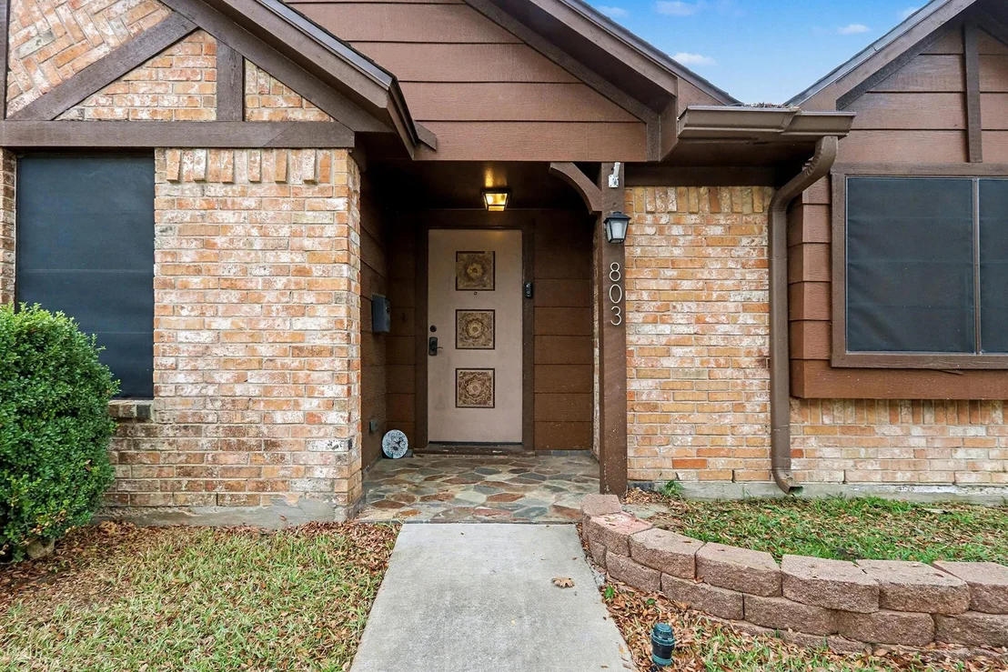 Photo of 803 Whitecap Drive