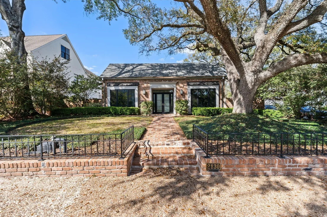 Photo of 2130 Stanmore
