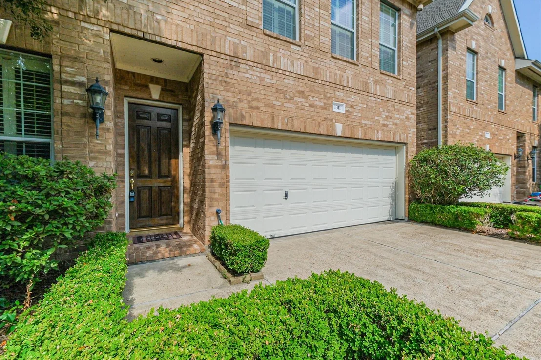 Photo of 1311 Shady Villa Pine