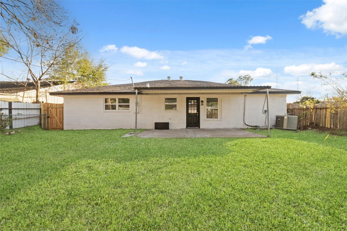 Photo of 11434 Sharpview Drive