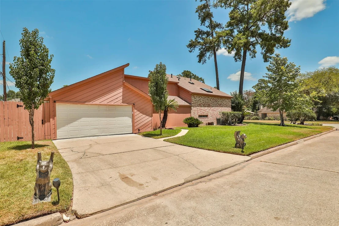 Photo of 15703 Winding Moss Drive