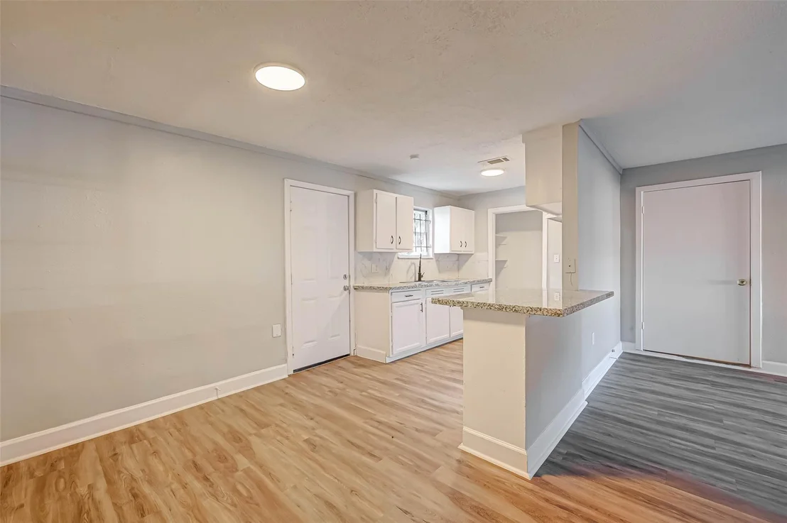 Photo of 5102 Lyndhurst Drive