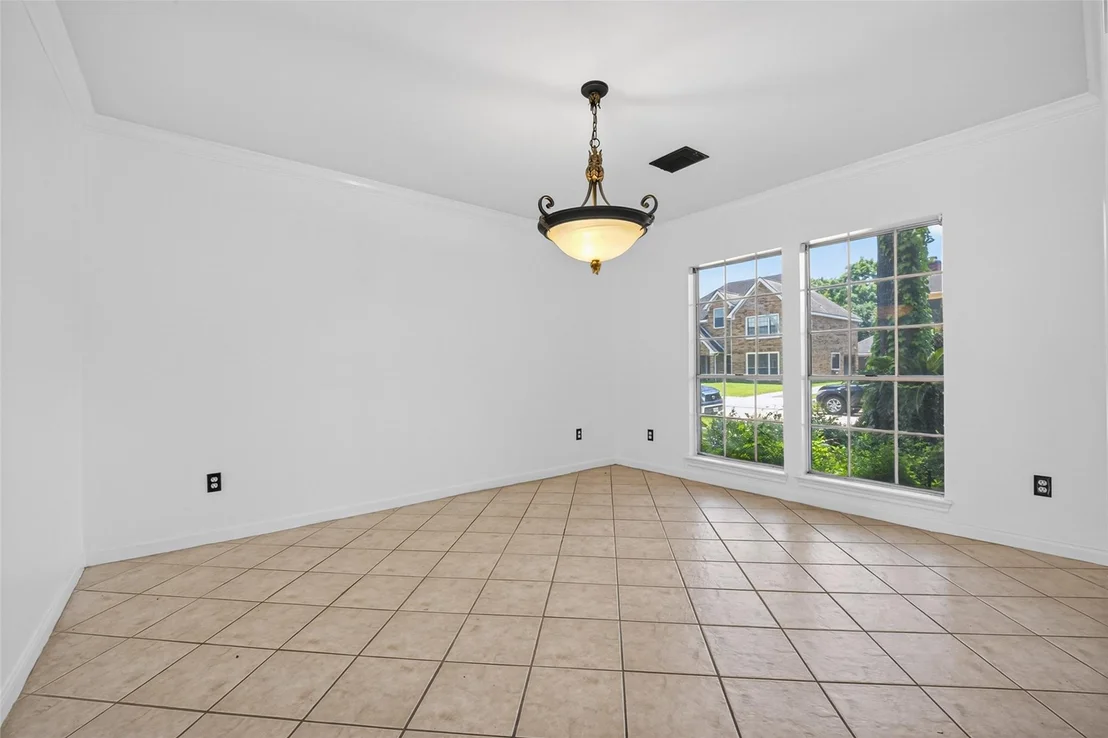 Photo of 5931 Thom Road