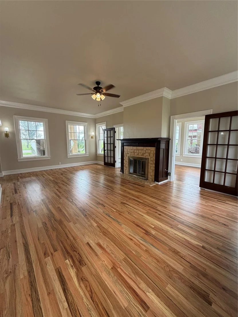Photo of 2149 Lakeshore Drive