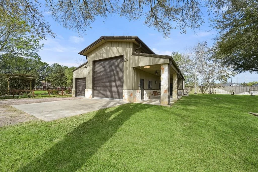 Photo of 2711 N Saddlebrook Lane