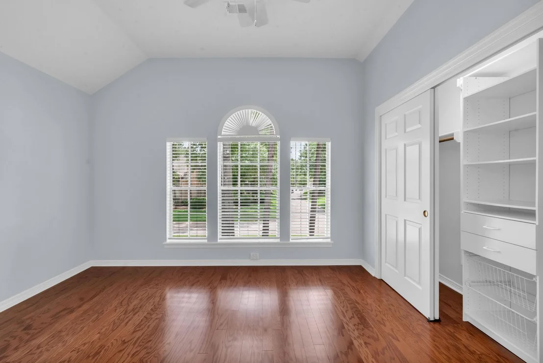Photo of 142 W Shadowpoint Circle