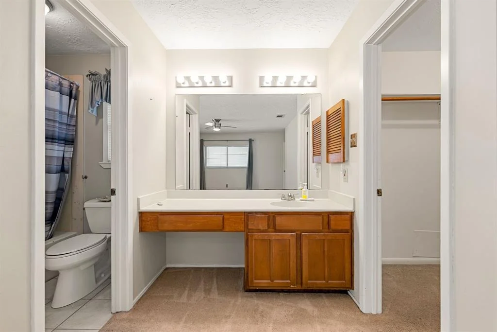 Photo of 21737 Castlemont Lane