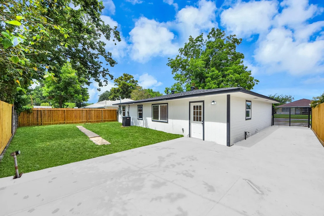 Photo of 1503 Locklaine Drive