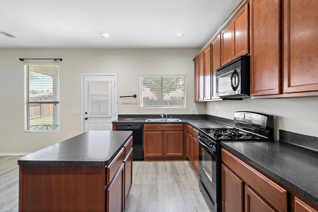 Photo of 1418 S Maple Drive