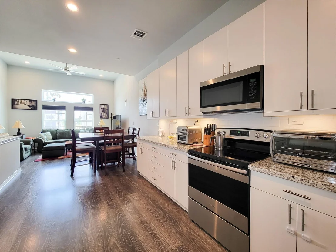 Photo of 18841 Elegance Avenue