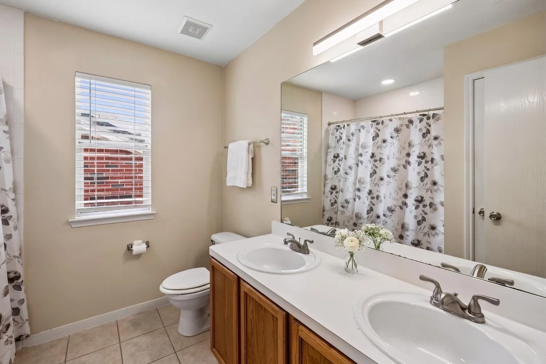 Photo of 527 Cypresswood Knoll