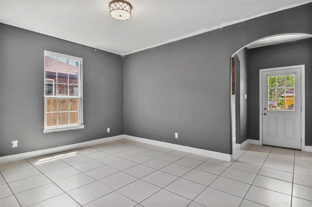 Photo of 431 Sabine Avenue