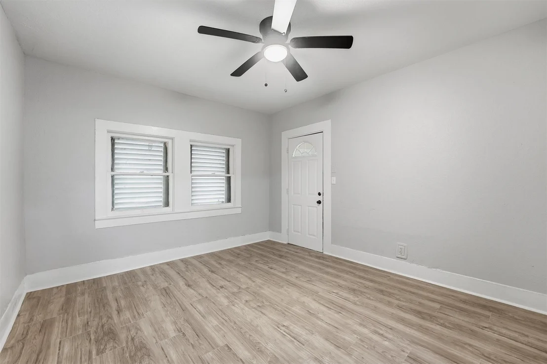 Photo of 811 W Broad Street