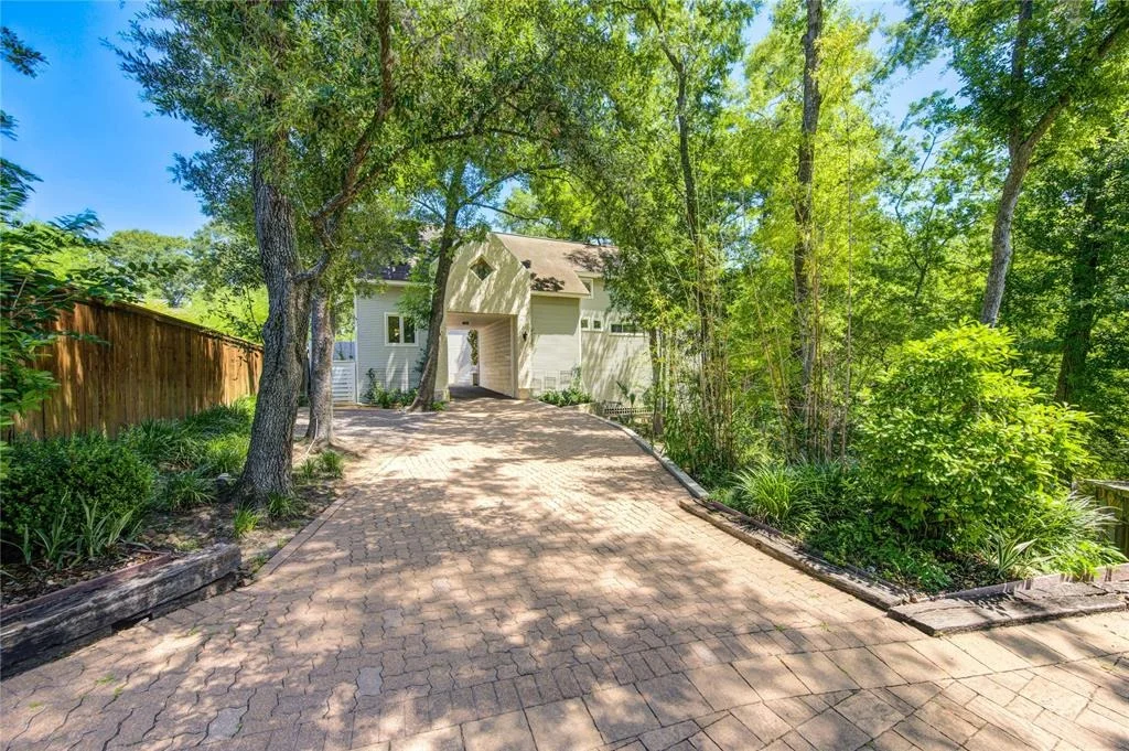 Photo of 1121 Lashbrook Drive