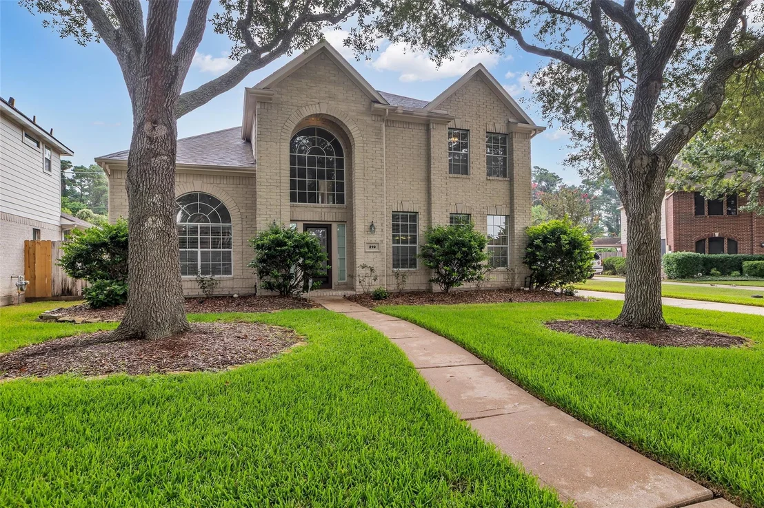 Photo of 219 Rustic Oaks Drive