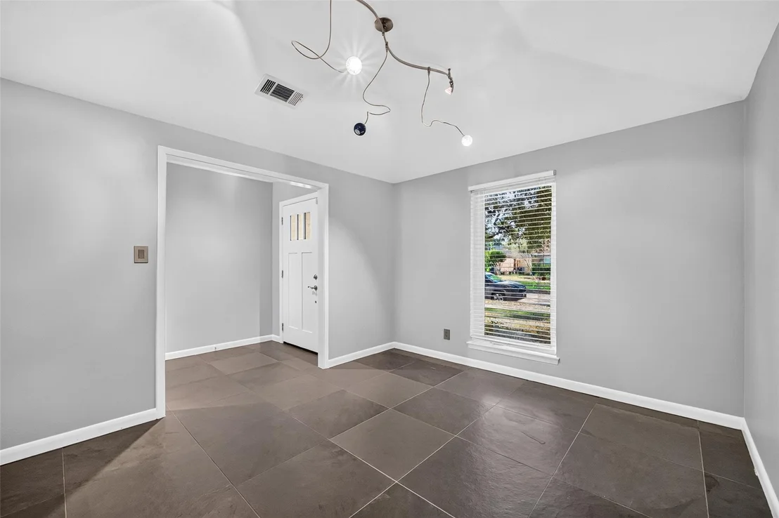 Photo of 5938 Claridge Drive