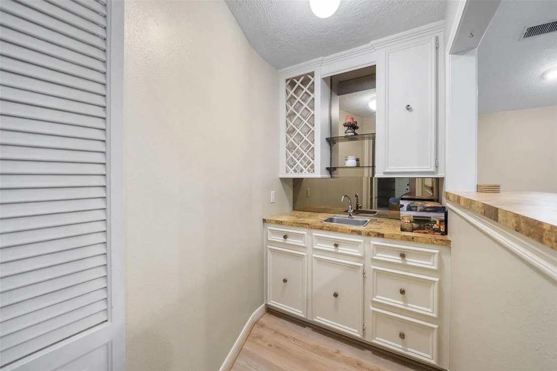Photo of 12155 Hawthorne Drive