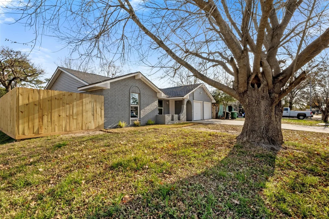 Photo of 6403 Acorn Forest Drive