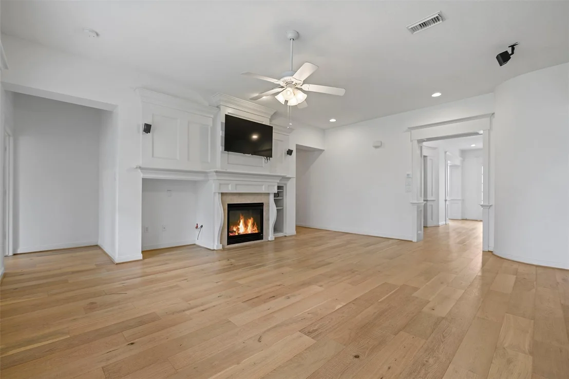 Photo of 98 E Beckonvale Circle