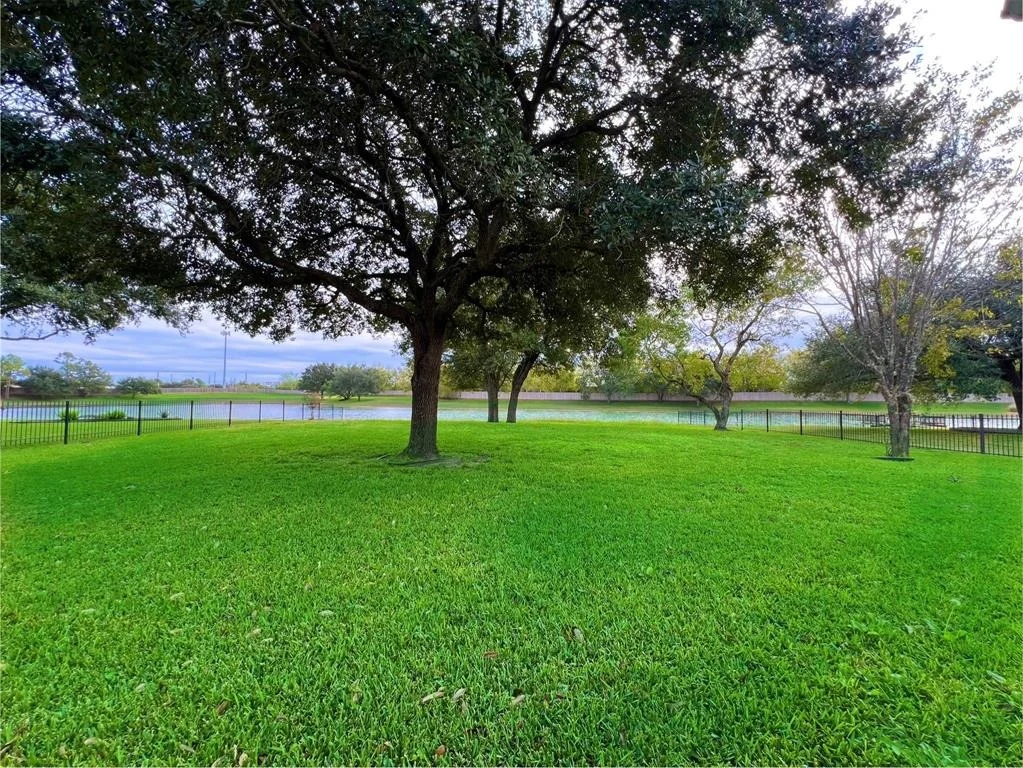 Photo of 406 Bridge Crest Boulevard