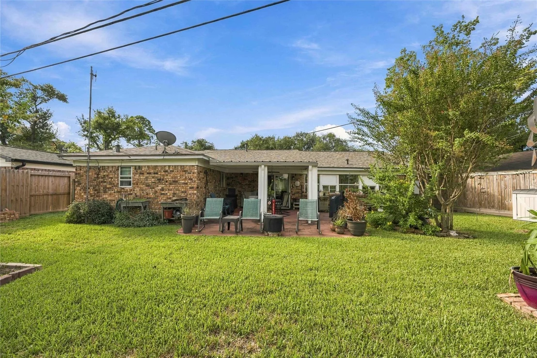 Photo of 6002 Saxon Drive