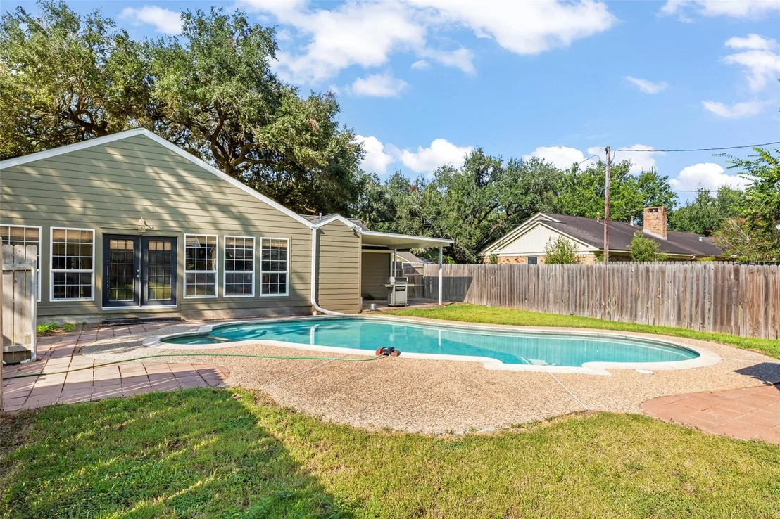 Photo of 815 Merry Lane