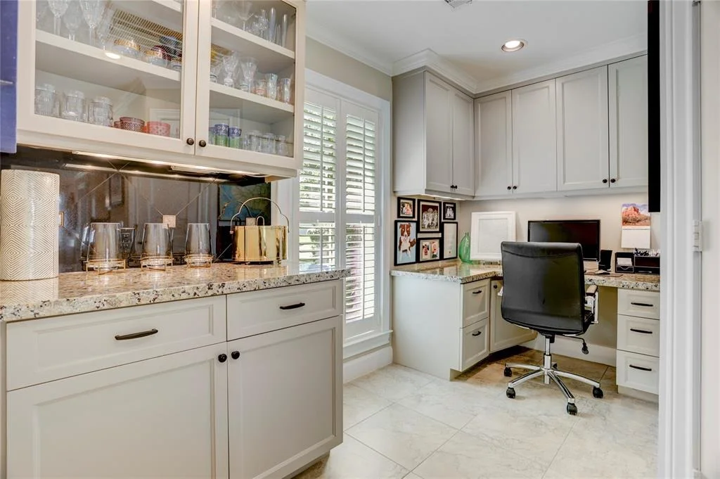Photo of 802 W Forest Drive