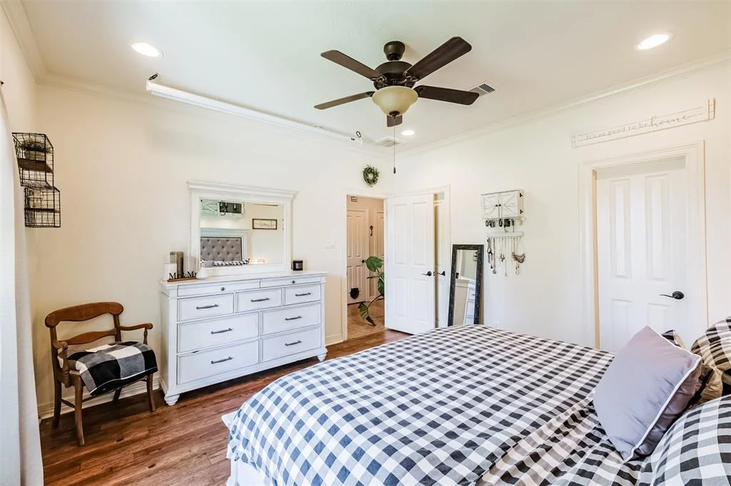 Photo of 5947 Mockingbird Lane
