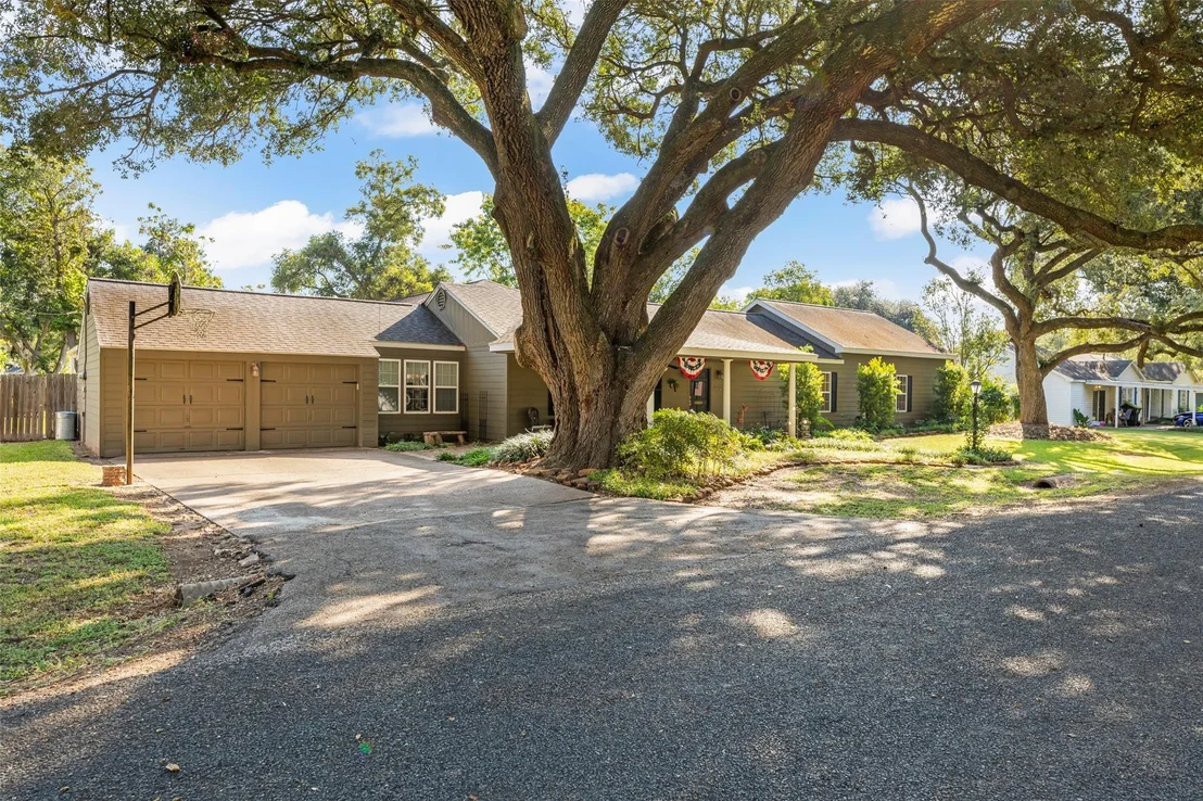 Photo of 815 Merry Lane