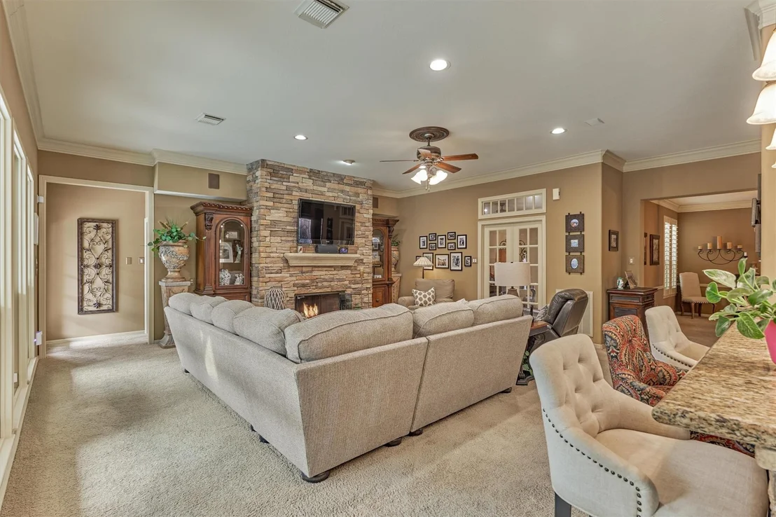 Photo of 111 S Castlegreen Circle