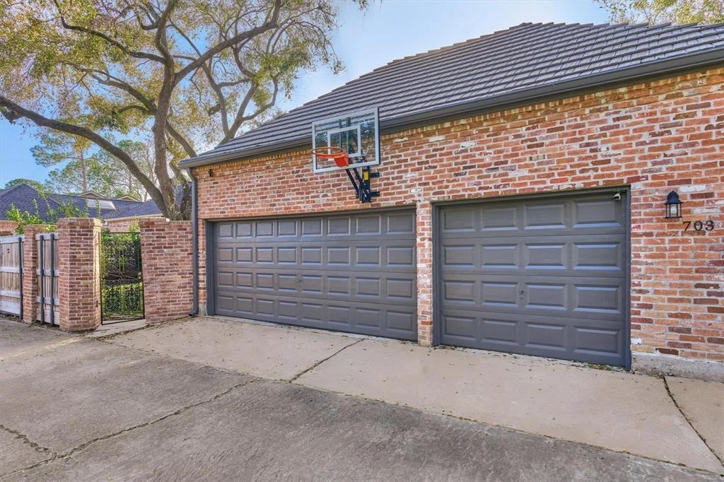 Photo of 703 Crossroads Drive
