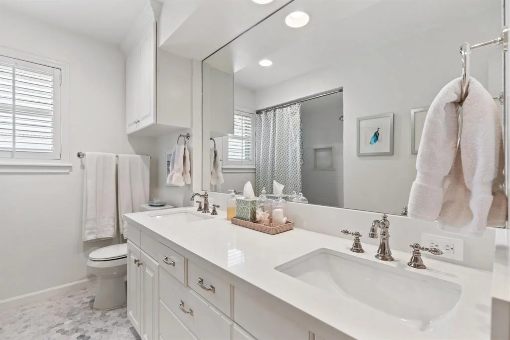 Photo of 7910 Meadowbriar Lane