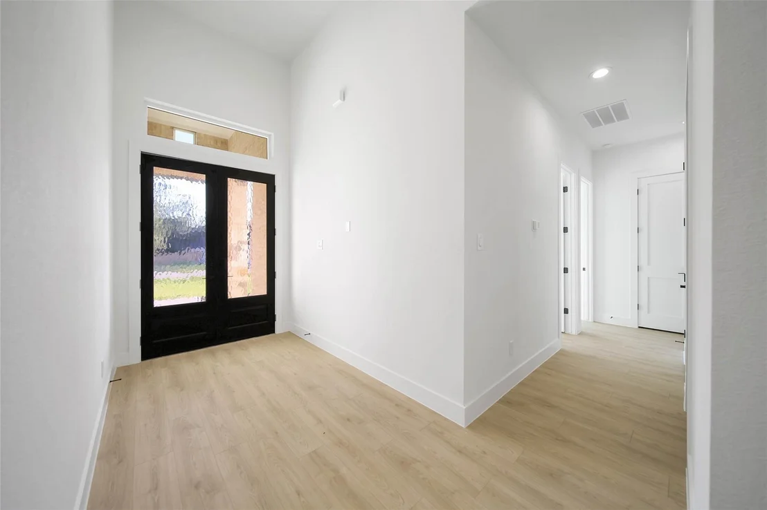 Photo of 352 Louvenia Court