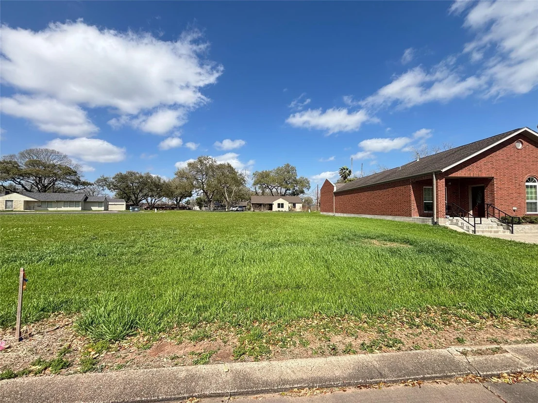 Photo of 309 Mayfair Circle