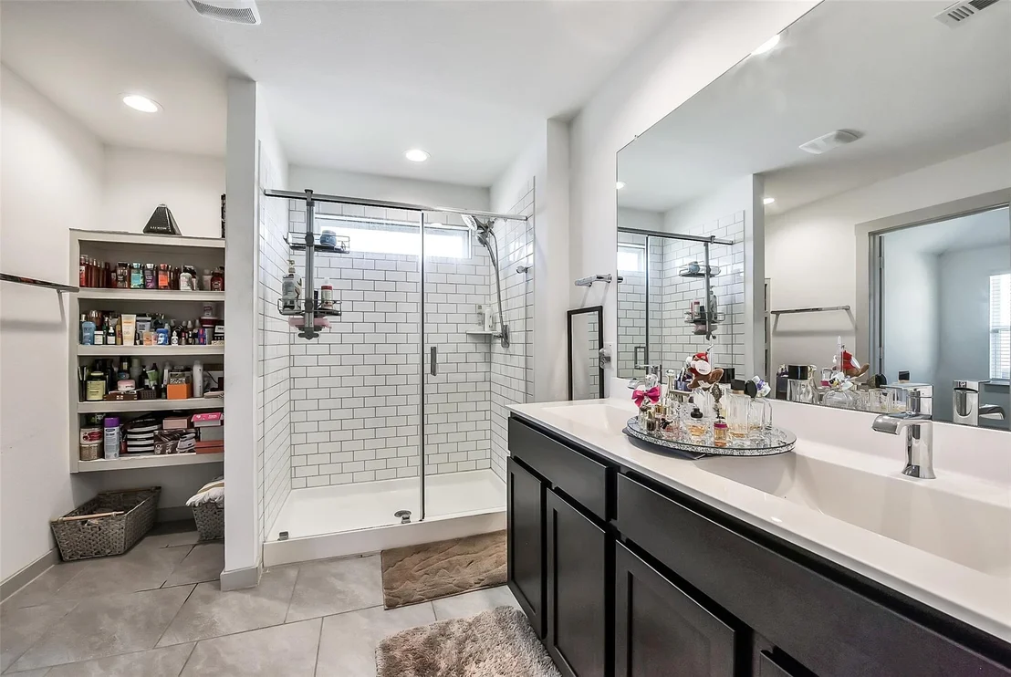 Photo of 7423 Ramsgate Cliff Lane